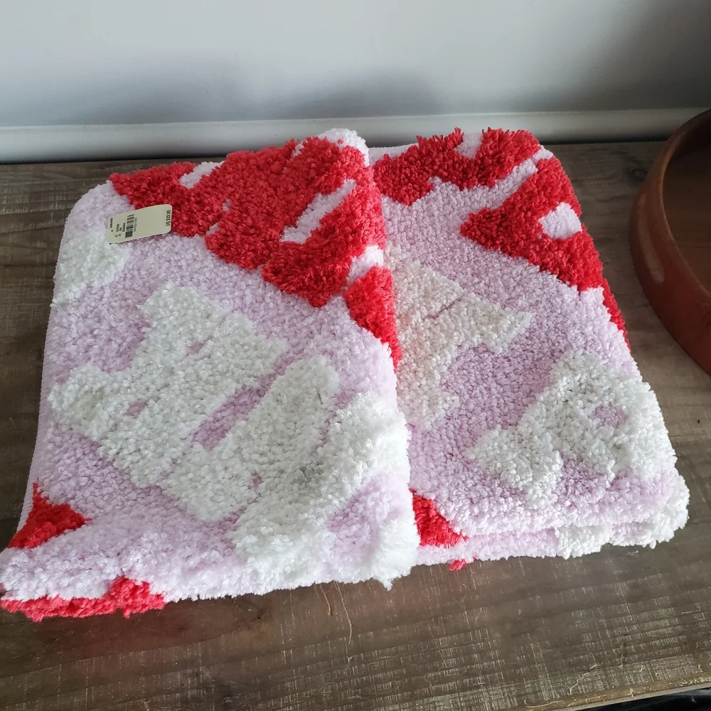 NEW with tag 2 Victoria's Secret PINK Bath Rugs Bundle